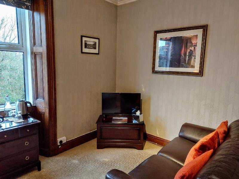 Superior King Room image 4