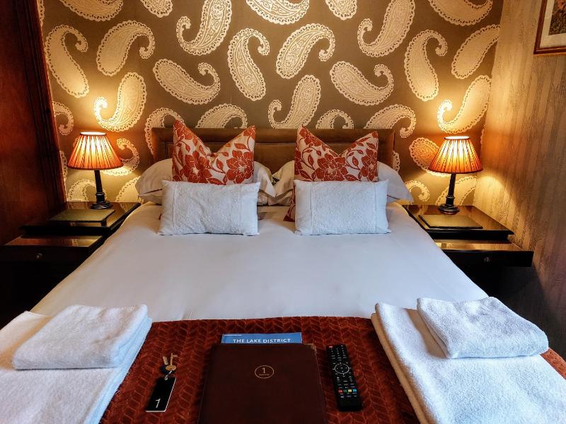 Superior King Room image 3