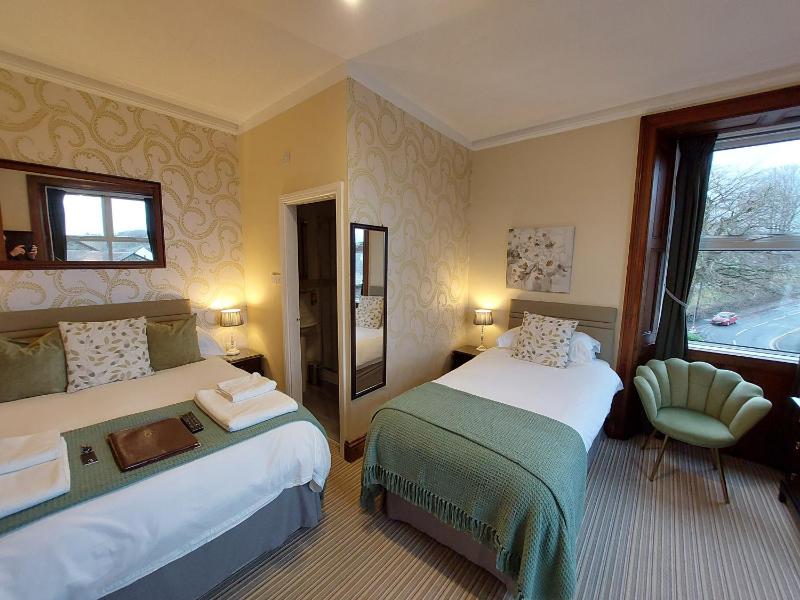 Double or Twin Room image 3