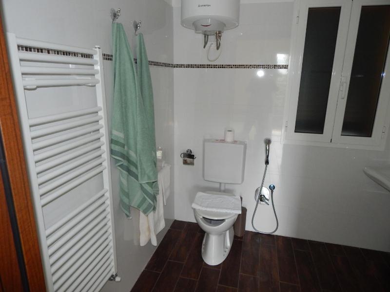 Double Room image 3