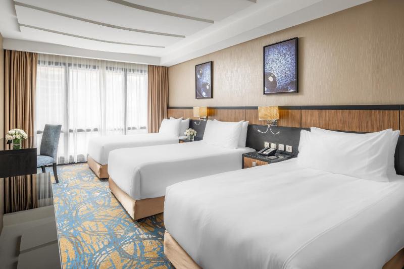 Superior Triple room City View 