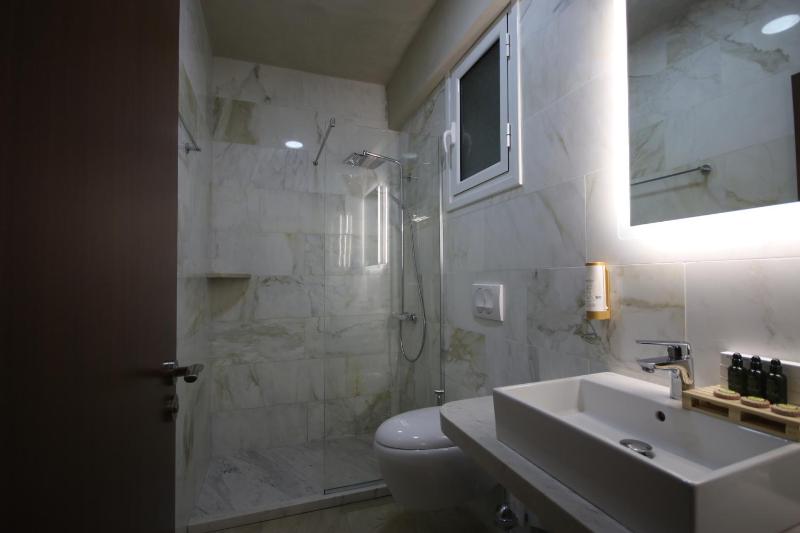 Double Room image 4