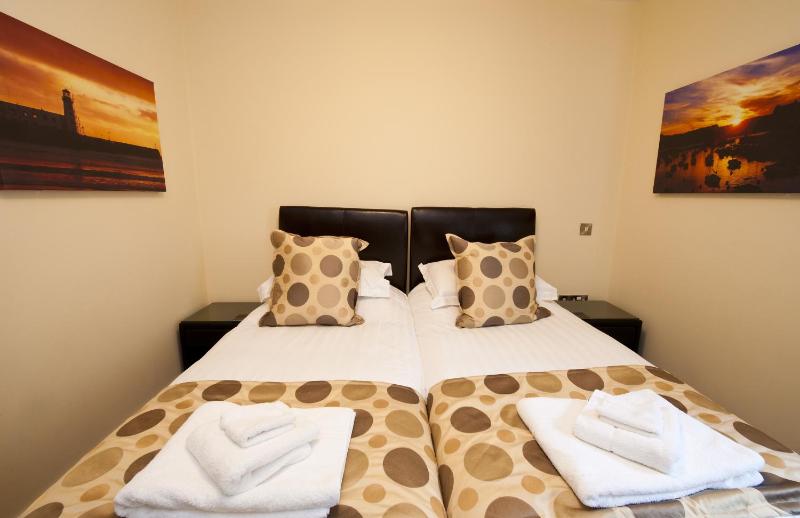 Harbourside Apartments with Private Parking - image 2