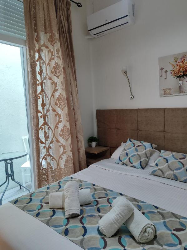Economy Double Room with no View image 4