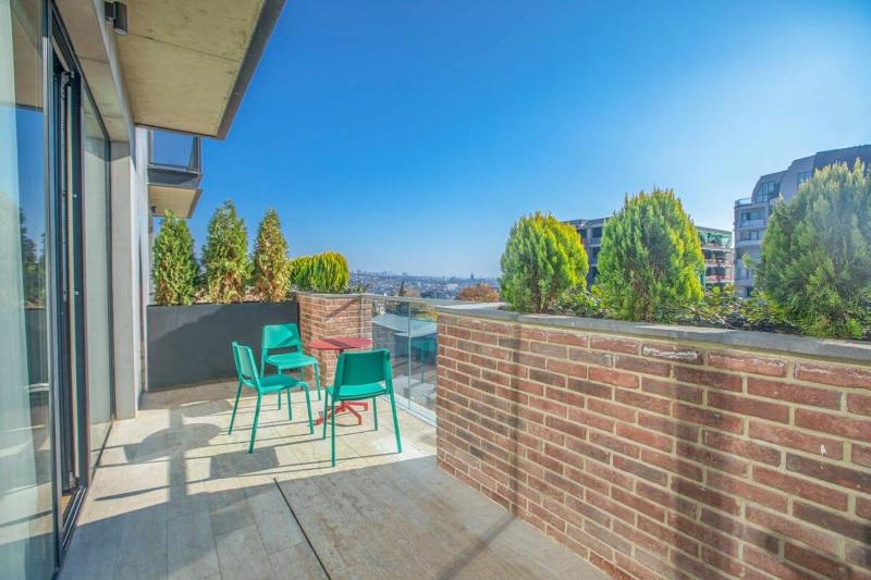 2BR apartment with 2 balconies in heart of the city Images