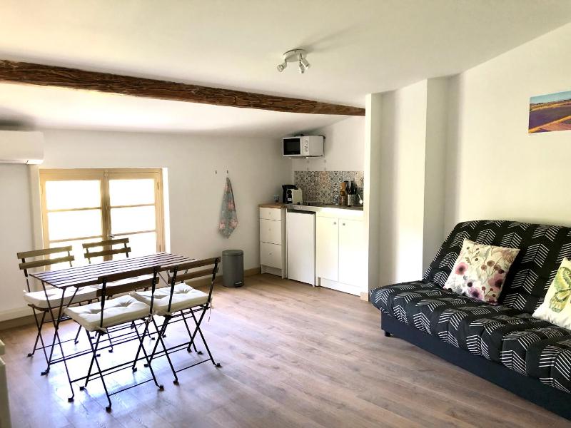 Logement neuf et climatisé, au coeur du village Images