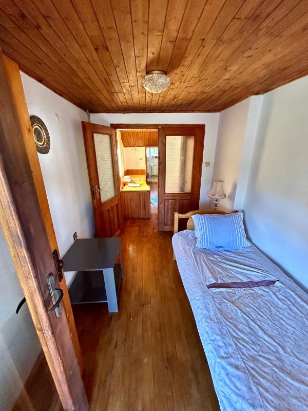 Standard Triple Room image 4