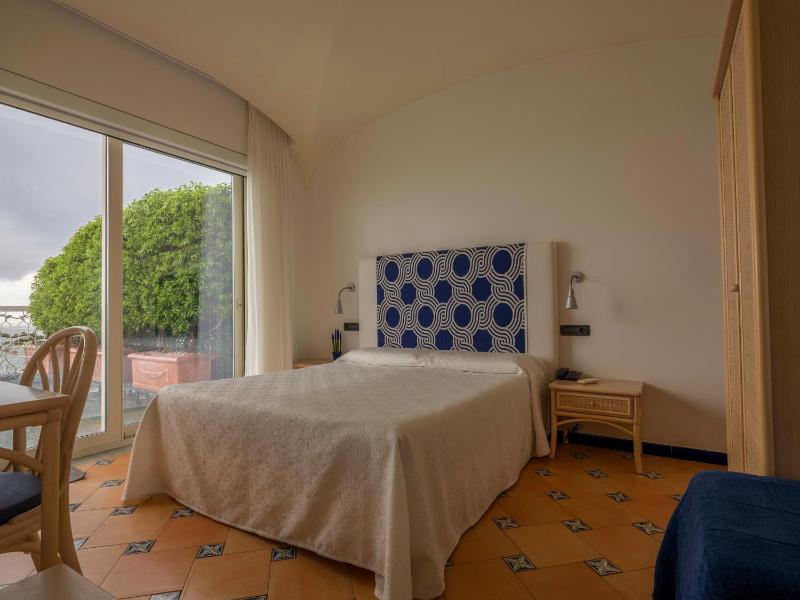 Junior Suite with Sea View (2 Adults) image 4