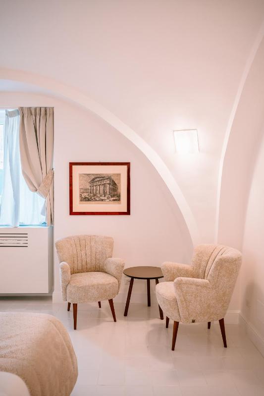 Deluxe Room image 3