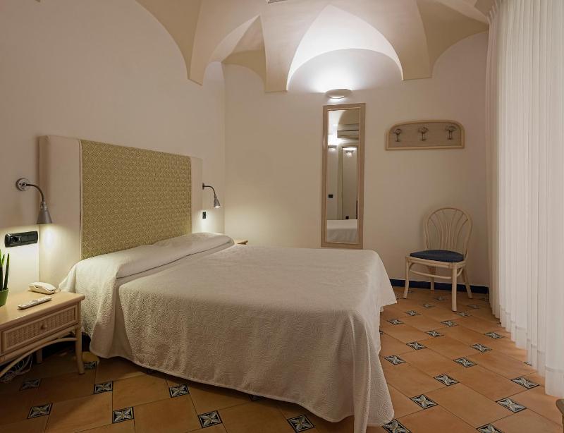 Standard Double Room without Sea View image 4