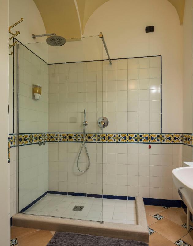 Standard Triple Room without Sea View image 3