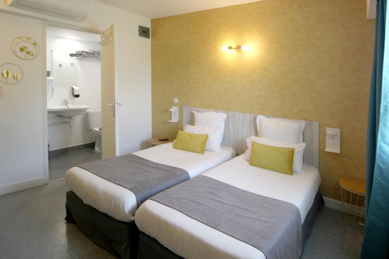 Twin Room image 1
