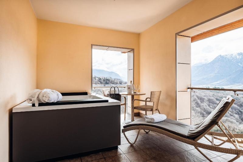 Junior Suite with Spa Bath image 1