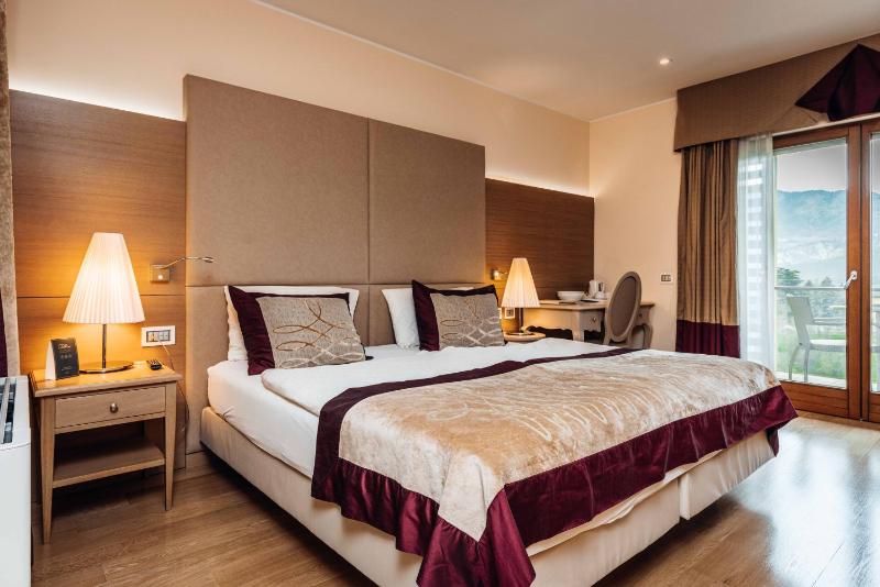 Double Room with Balcony - New Building image 4