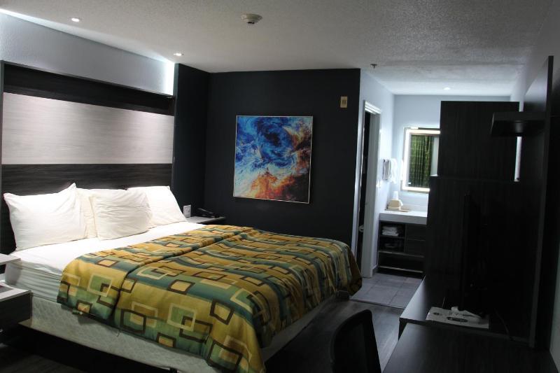 King Room image 4