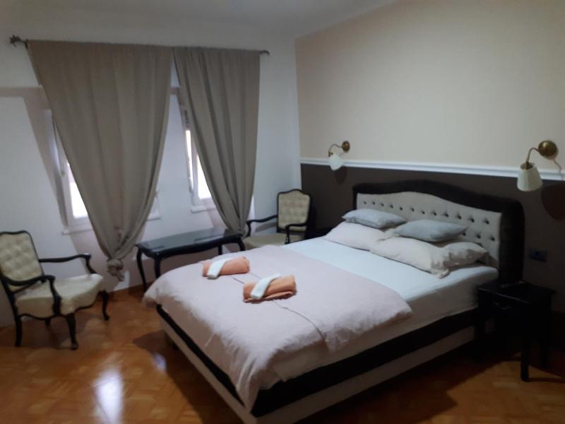 Deluxe Twin Room image 1