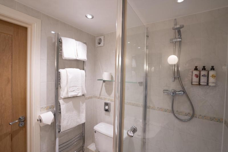 Twin or Double Room image 4