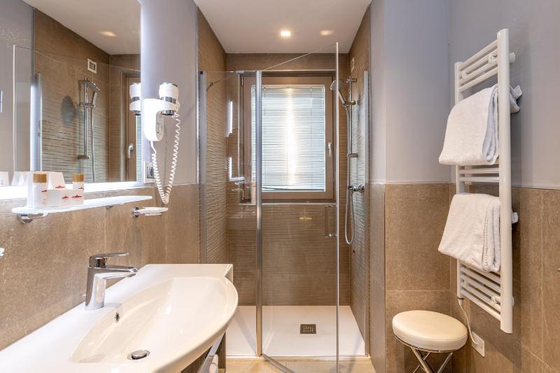 Junior Suite with Private Sauna and Hot Tub image 2