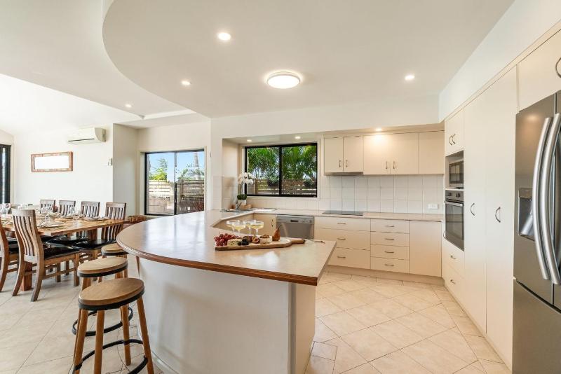 Nirvana Waters - Absolute Waterfront Escape with Private Pontoon & Pool - Holiday Yamba - image 13