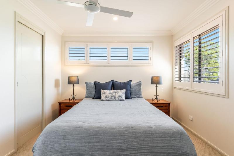 Nirvana Waters - Absolute Waterfront Escape with Private Pontoon & Pool - Holiday Yamba - image 4