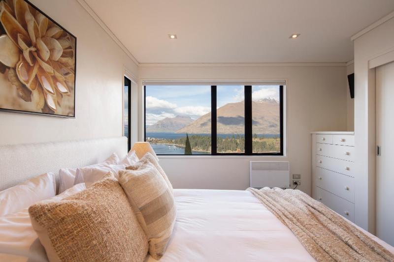 QT Paradise: Panoramic Views & Elegant Comfort - image 22