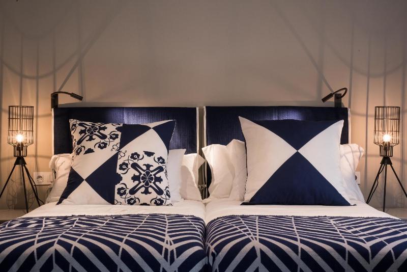 Double Room with Terrace image 3