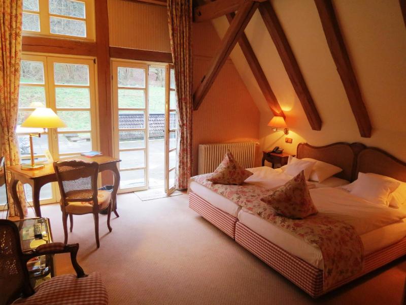 Large Double Room image 1