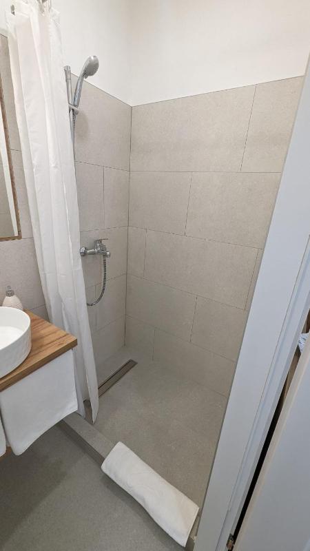 Single Room image 4