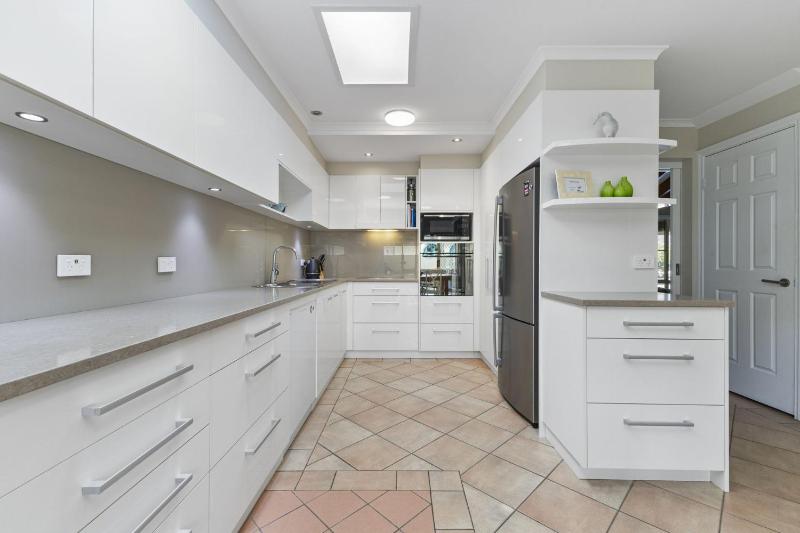 Occy's at Fingal Bay - image 7