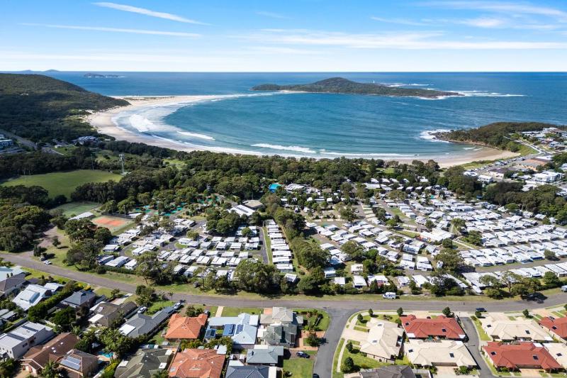 Occy's at Fingal Bay - image 16
