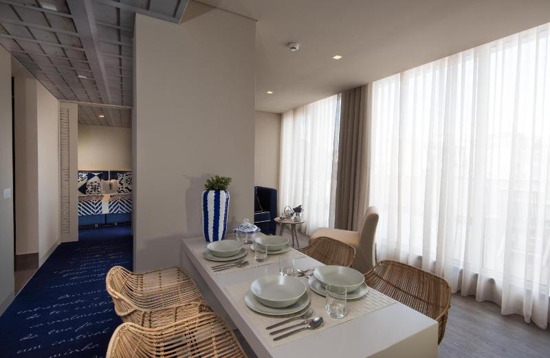 One-Bedroom Suite with Terrace image 2