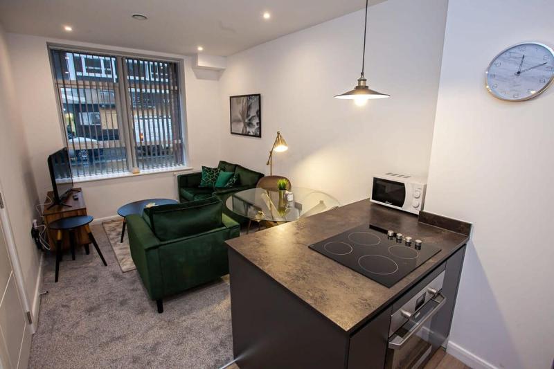 Cosy 1 Bedroom Apartment in Bolton Images