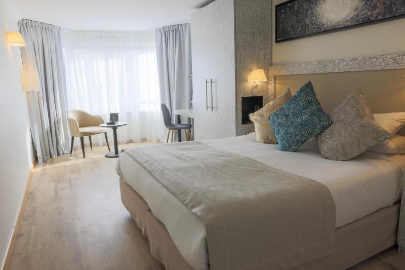 Privilege Double Room - Free Spa Access image 4