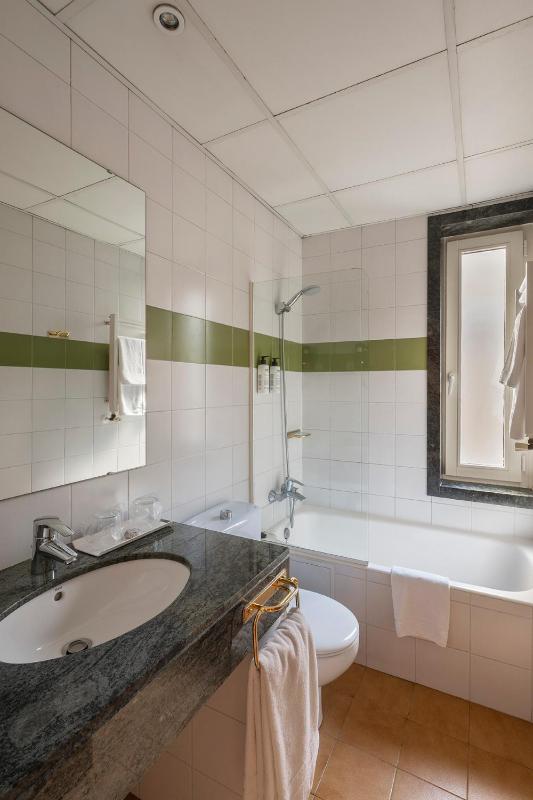 Superior Double Room image 4