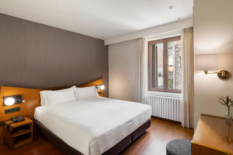 Standard Double or Twin Room image 1