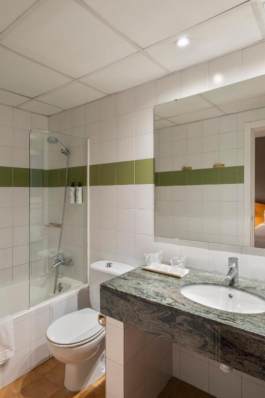 Interior Double Room image 2