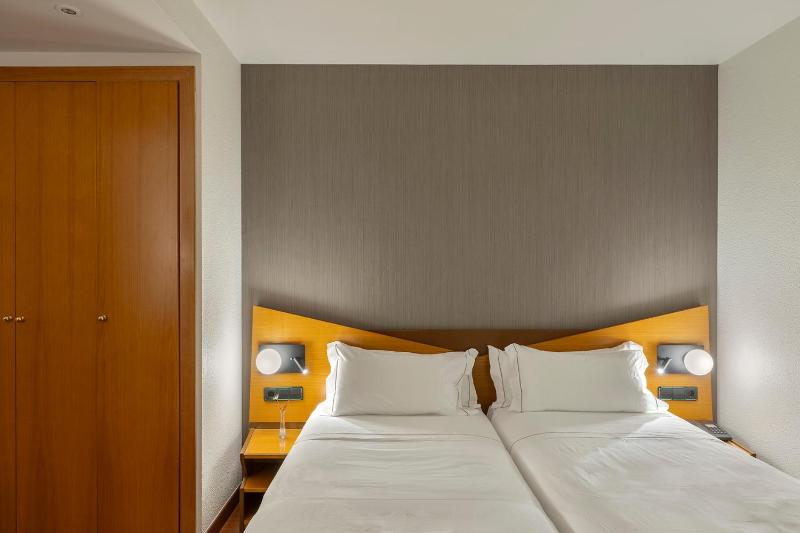 Interior Double Room image 4