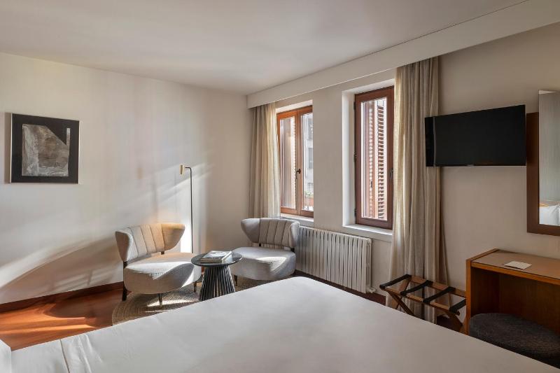 Superior Double Room image 1