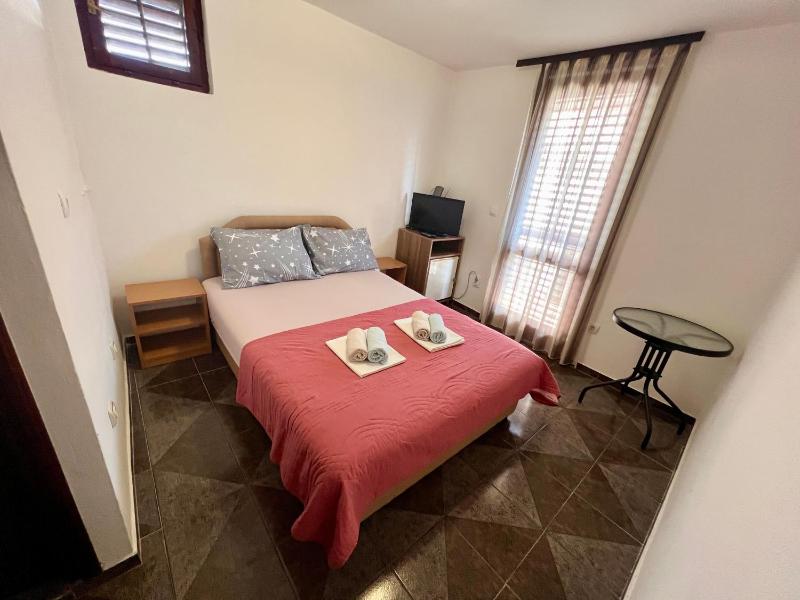 Double Room with Balcony image 3