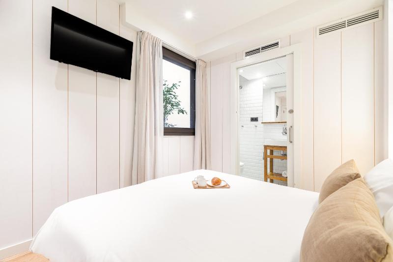 Economy Double Room image 4