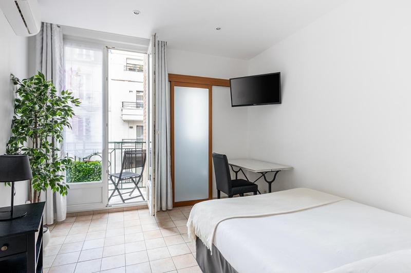 Family Studio with Balcony  image 1