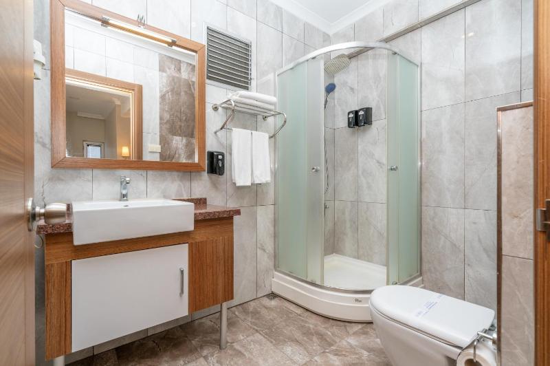 Budget Double Room image 3