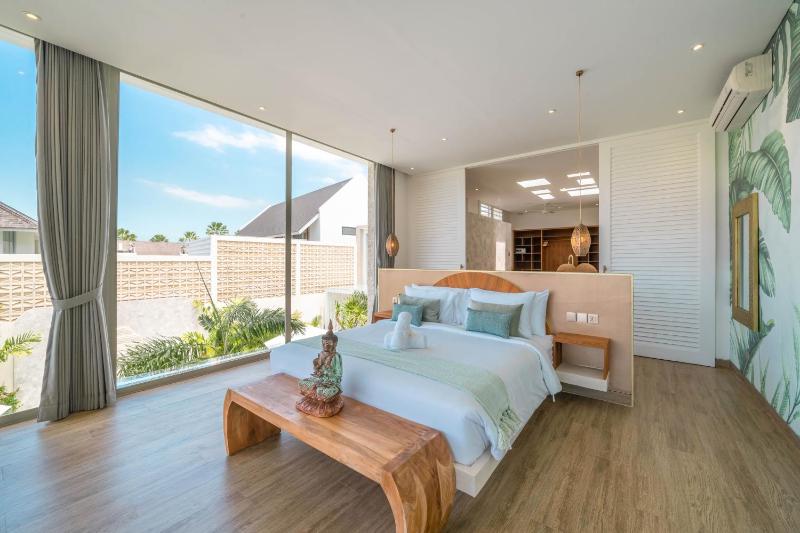 Vida and Vola - Majestic Coastal Retreat in Canggu - image 28