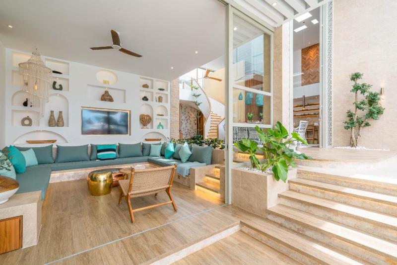 Vida and Vola - Majestic Coastal Retreat in Canggu - image 34