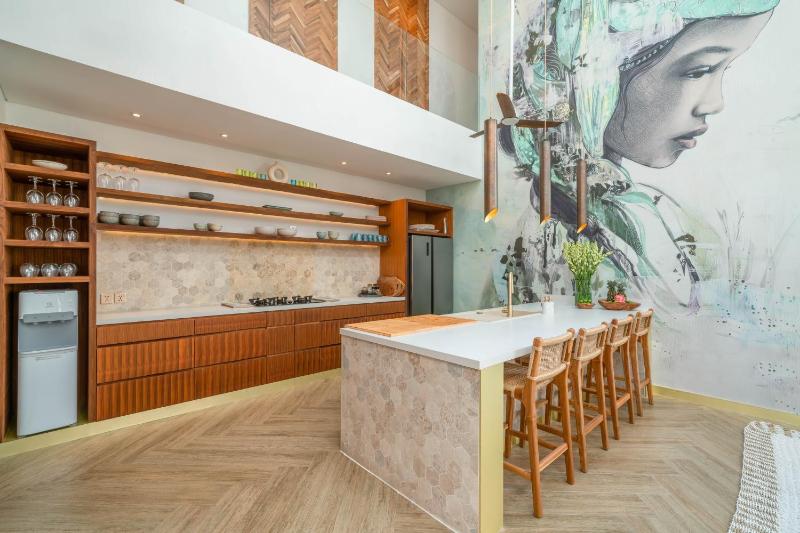 Vida and Vola - Majestic Coastal Retreat in Canggu - image 26