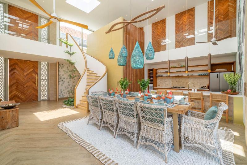 Vida and Vola - Majestic Coastal Retreat in Canggu - image 30