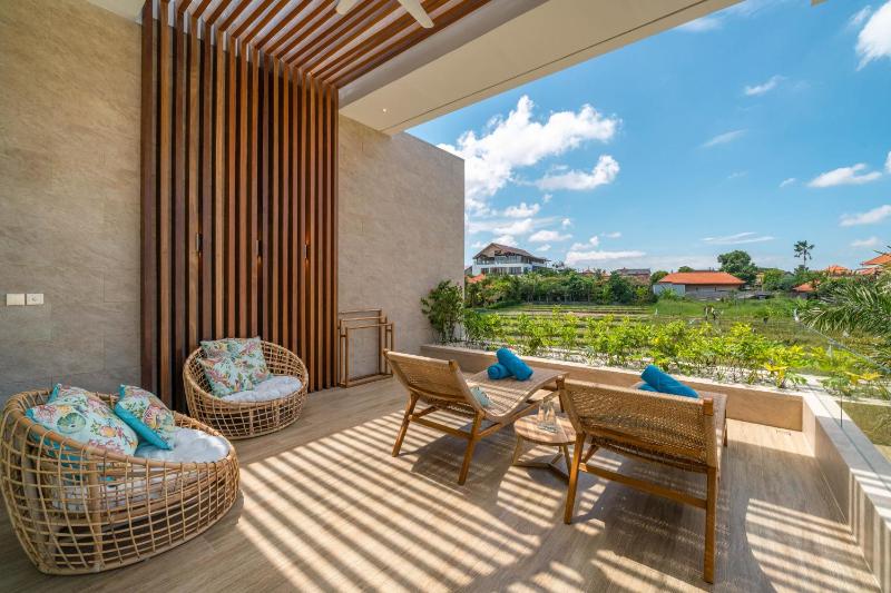 Vida and Vola - Majestic Coastal Retreat in Canggu - image 32