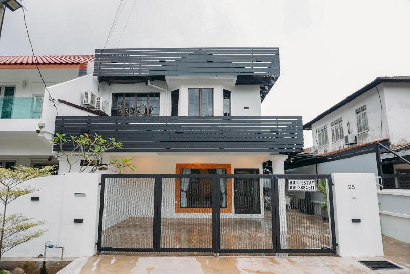Jacuzzi Private Pool House  Kuantan - image 1