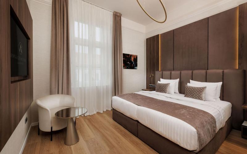 Executive Suite image 3