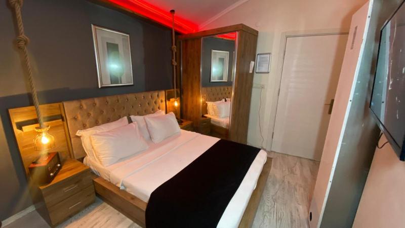 King Room with Spa Bath image 4